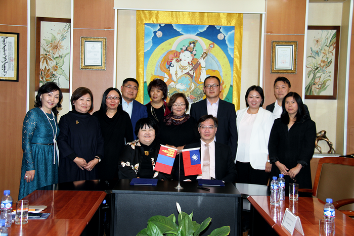 國立臺南藝術大學與蒙古藝術暨文化大學簽約大合照