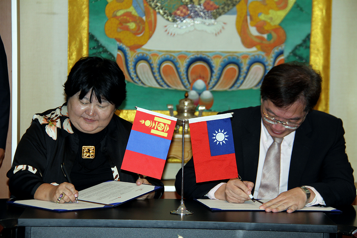 國立臺南藝術大學與蒙古藝術暨文化大學簽約照片